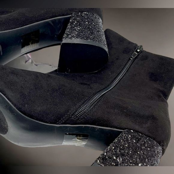 S♥️LD 💫. NIB BETSEY JOHNSON - LEA Suede Gemstone Embellished Booties♥️ - Picture 5 of 11